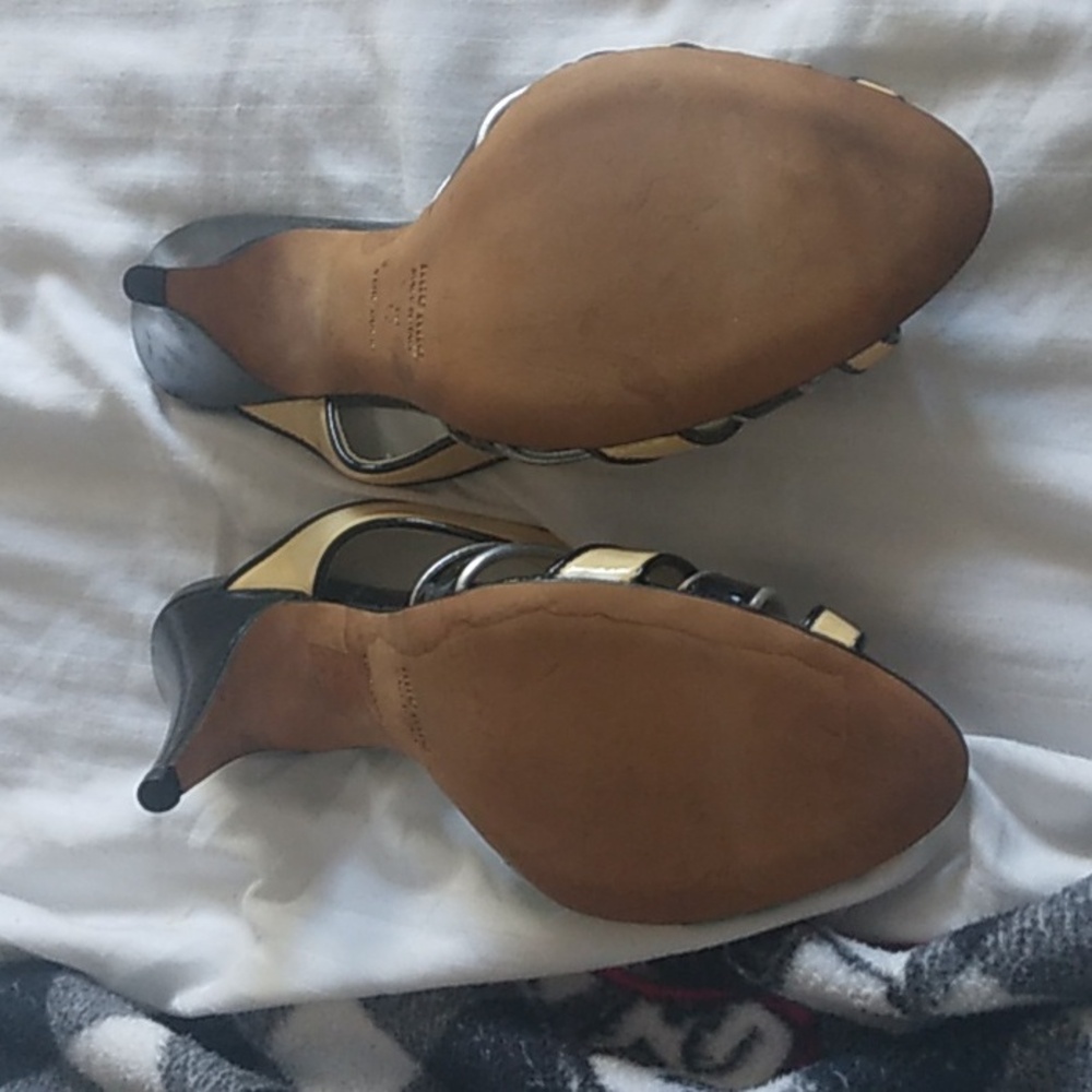 Shoes - Picture 3 of 4